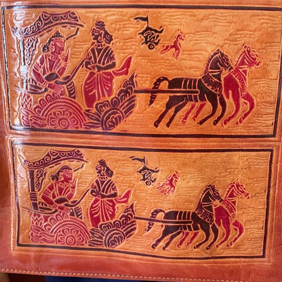 Beautiful, hand crafted, ethnic shoulder bag - Picture 3 of 15